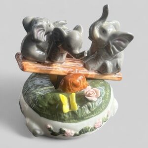RARE Elephant figurine movement plays "My favorite things" vintage flawed ***
